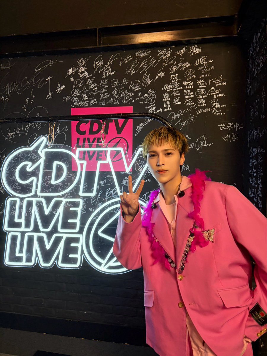 kevinx_official's tweet photo. 「CDTVライブ！ライブ！」生放送ありがとうございました❤️

豪華なみなさんに囲まれてキミ都市を披露できて最高でした‼️
おかわり呼ばれますように‼️‼️‼️

#BUDDiiS #KEVIN https://t.co/9Bt3e4yTVF