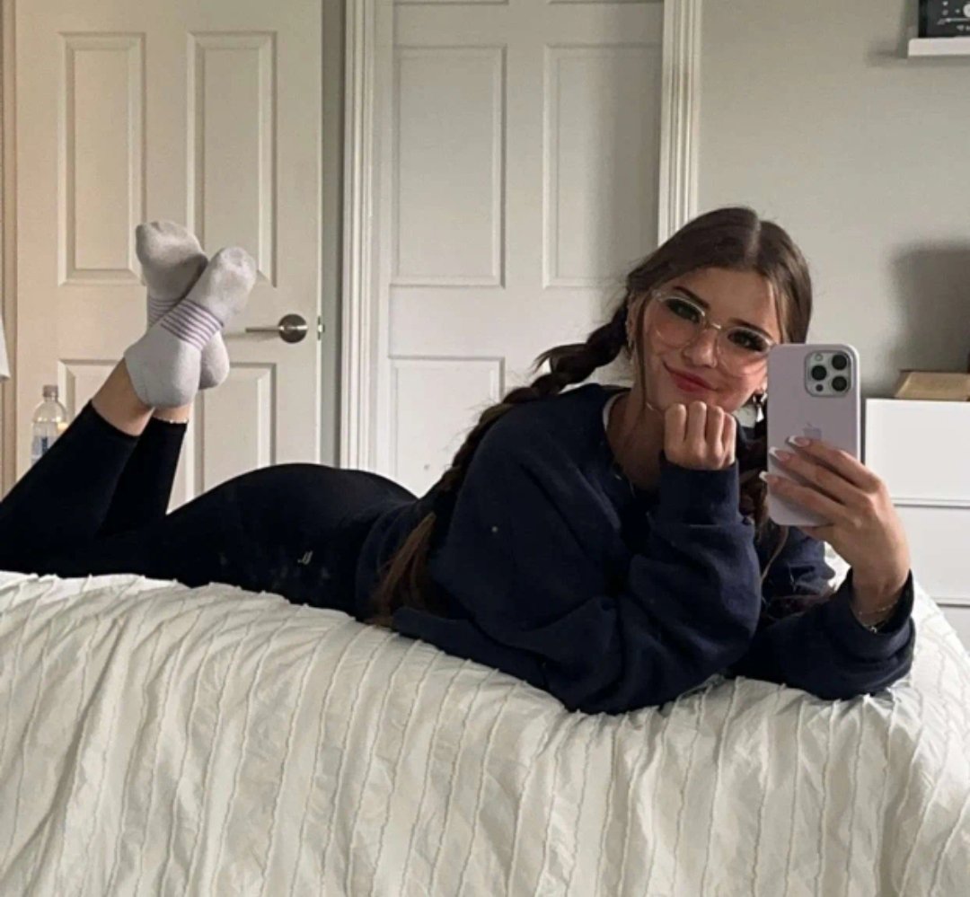 xSockSolesx's tweet photo. Brooke Monk 😍
Thank you for teasing your feet and socks so often 💕 https://t.co/8kKO6Bdxnd