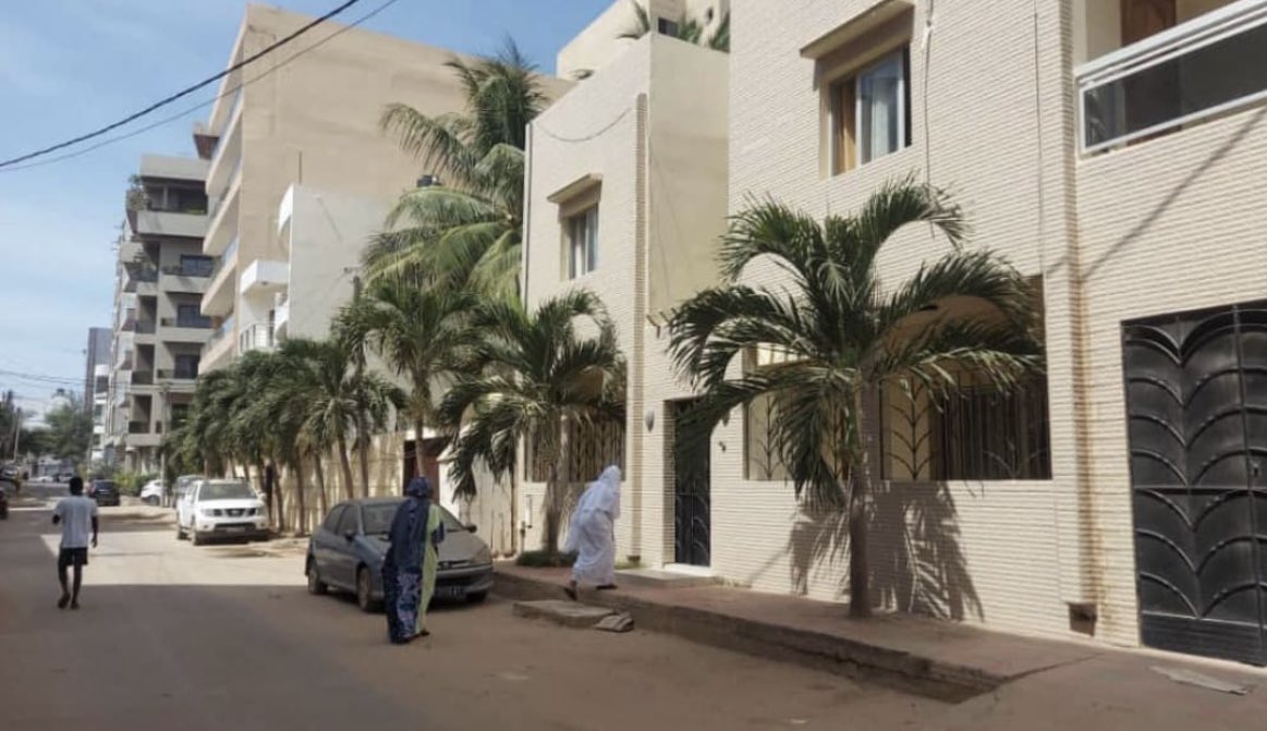 BusinessGalsen's tweet photo. À vendre une villa R+1 *à Yoff virage* bâti sur un terrain de *300 m²* *titre* *foncier* 
🔑 Caractéristiques :
5 chambres spacieuses
Séjour & salle à manger 
2 Cuisines
Balcons & terrasses
Garage cour avant & arrière
🌟 Atouts :
✅ Quartier calme, accessible, résidentiel et sécurisé
✅ Proximité immédiate : écoles, supermarchés, commerces et services

 Prix de vente: 284 000 000F

CONTACTS :
galsenbusiness@yahoo.com 
galsenbusiness@outlook.com
Téléphone & whatsapp (+221)773052217