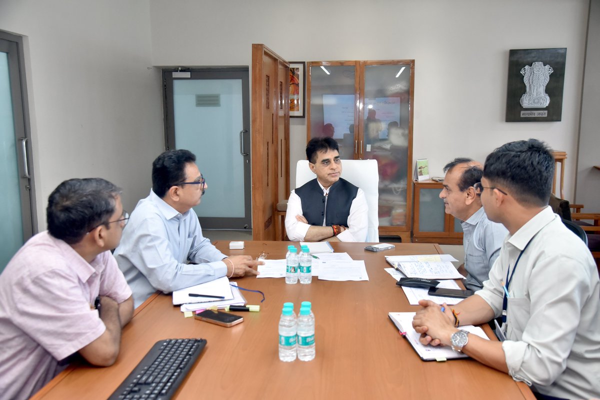 prafulpbjp's tweet photo. Held a comprehensive review meeting with officials of the Health Department in Gandhinagar to discuss measures for making the state's healthcare services more efficient, accessible, and people-centric, while strengthening the quality of healthcare delivery across the state. https://t.co/15iPZ9yfDf