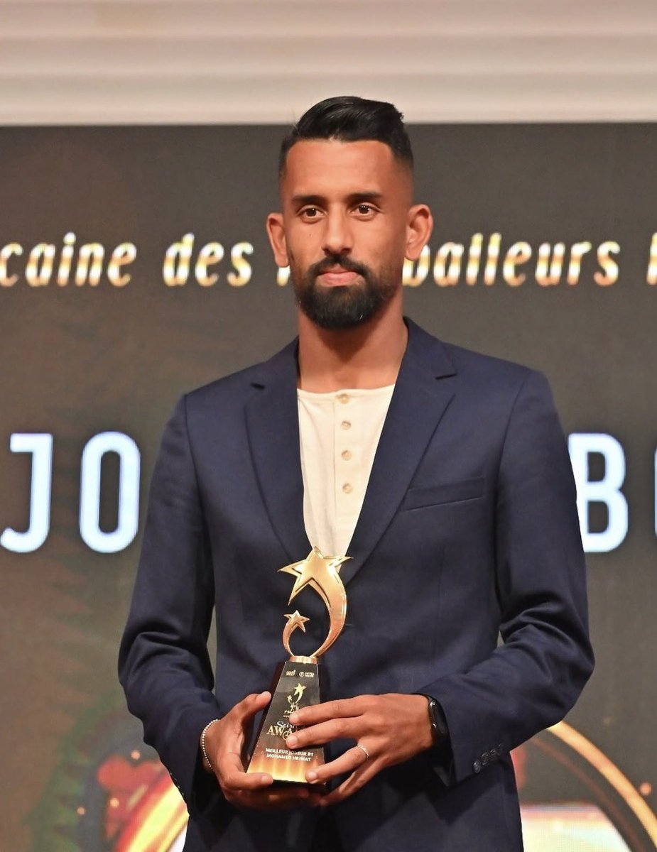 AtKoraMaroc's tweet photo. Rabie Hrimat quitte l’AS FAR et s’engage avec Al Duhail au Qatar. 🇲🇦➡️🇶🇦

Son héritage au club :
🏆 1 Botola Pro
🏆 1 Coupe du Trône
🥈 Finaliste de la Ligue des Champions africaine
⭐ Élu meilleur joueur de la Botola à deux reprises
💰 2e plus gros transfert de l’histoire du championnat marocain, derrière Ayoub El Kaabi.

Merci pour tout, Capitano. Bonne chance pour cette nouvelle aventure !