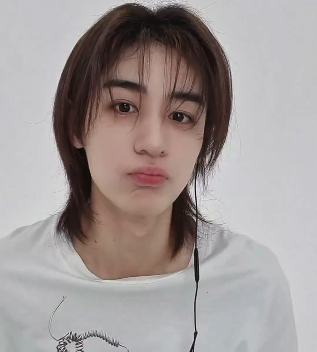 myungfourz's tweet photo. gorgeous hair, pink lips, long lashes.. literally my dream girl https://t.co/ElNbwZRCb8