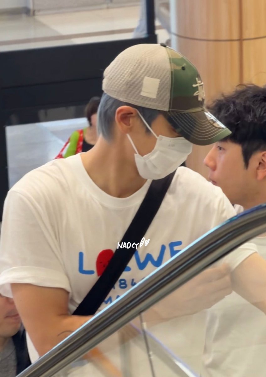 ilovesuyeol's tweet photo. Chanyeol's new hair colour 🤩🫶 https://t.co/6pDin65Bxj