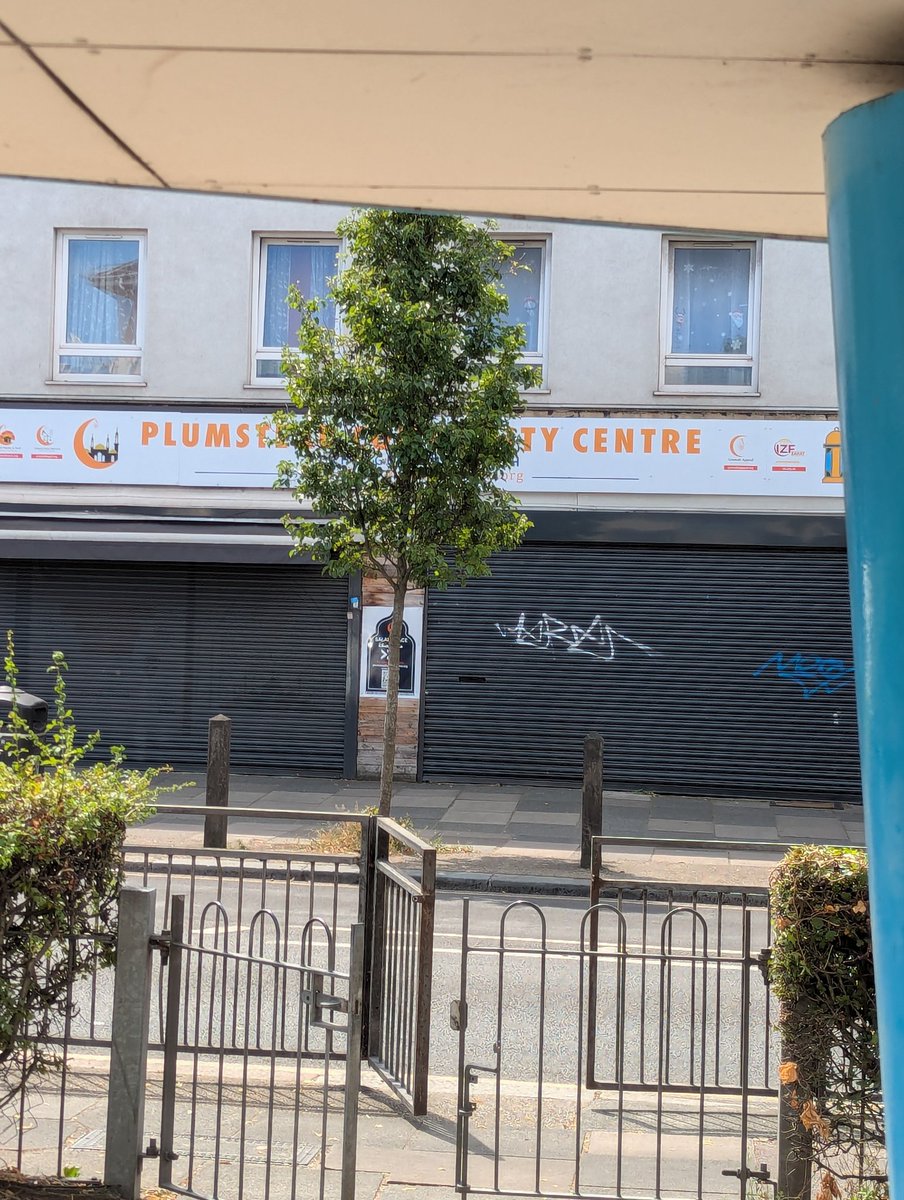 plumsteadprobs's tweet photo. This "Muslim " community centre does not open during the day.  But people come and go until around 3am? @Royal_Greenwich #muslims #mosques #deport #saveourchildren  #uk #ireland https://t.co/ARcEJxXpP6