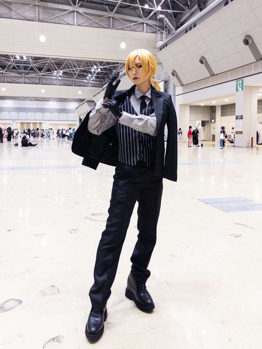 yugirin_0511's tweet photo. Cosplay/dcstブラックスーツ🐉

photo いろ @iro_16p

星願 SAI龍オンリー
改めましてお疲れ様でした！見渡す限りSAI龍だらけで最高の空間でした；；
遠征でしかもコスでサークル大変だったけど頑張ってよかったーー！また行きたい！ https://t.co/WZ84JZEc0C