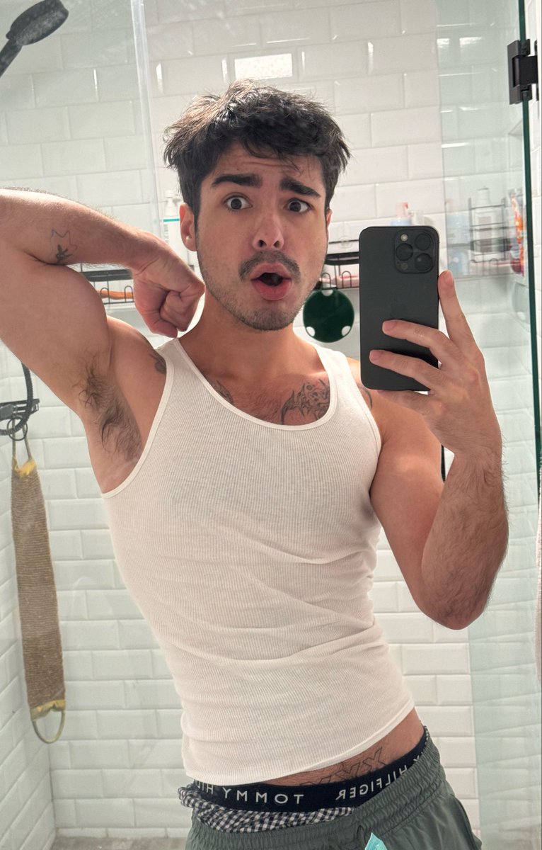 hairylatinoboy's tweet photo. feeling very papi this morning https://t.co/b1oyF3uLIR
