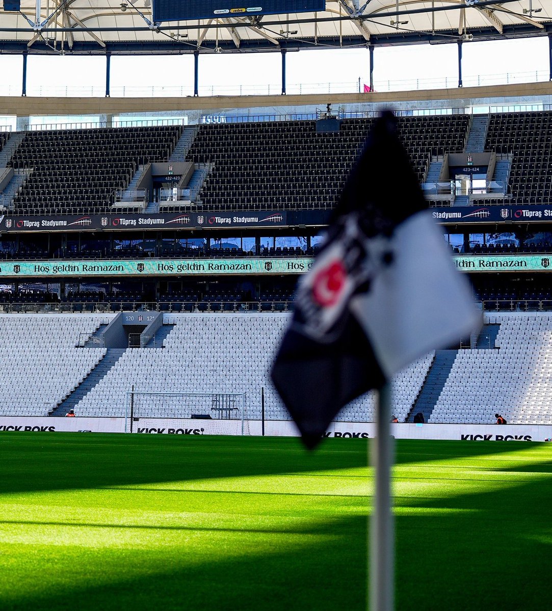 HaberKartali's tweet photo. Beşiktaş, kombinelerin SuperApp'te ön satışa sunulmasından kısa bir süre sonra 7. ve 8. kategorinin tükendiğini açıkladı. https://t.co/C1wI2OIHi3