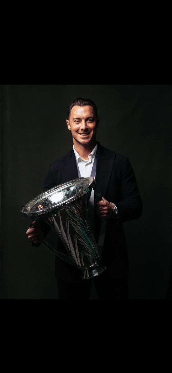 abukhaled295's tweet photo. الاهلي نجح مع المدرسة الالمانية الاتحاد نجيب مدرب الماني قريب من سن مدرب الاهلي التقليد عمره مايفيد وماهو ضروري الذي ينجح عندي يعمل نفس النجاح عندك العوامل والبيئة للمدرب وشخصيته ماهو شرط تكون متوفرة في الشخص الجديد دايم اقول اعمل لك شخصية بدون تقليد الاخريين ⁉️ https://t.co/KmIRjqfXXe