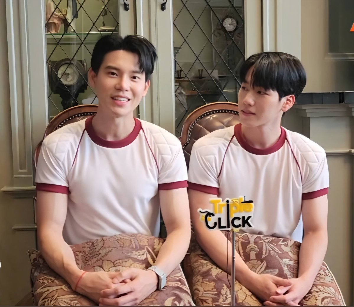 mybbibbiu's tweet photo. แขนพี่หยิ่นกะแขนน้องวอร์ยัยมานตัวจิ๋วลงจริงๆน่ะ 🥺🤏🏻

#ที่รักสารวัตรเธียร์
#yinyin_anw #warwanarat
 #หยิ่นวอร์ https://t.co/edG9iaSFkK