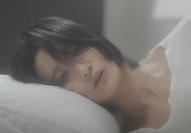 Ddeonghwa9898's tweet photo. The business dinner ended much later than expected. By the time they returned to the hotel, neither of them had the energy to argue anymore.

The honeymoon suite felt painfully quiet.

After a stubborn debate, Hj took the bed. Sh settled onto the floor with a spare blanket and pillow. Neither of them said goodnight.