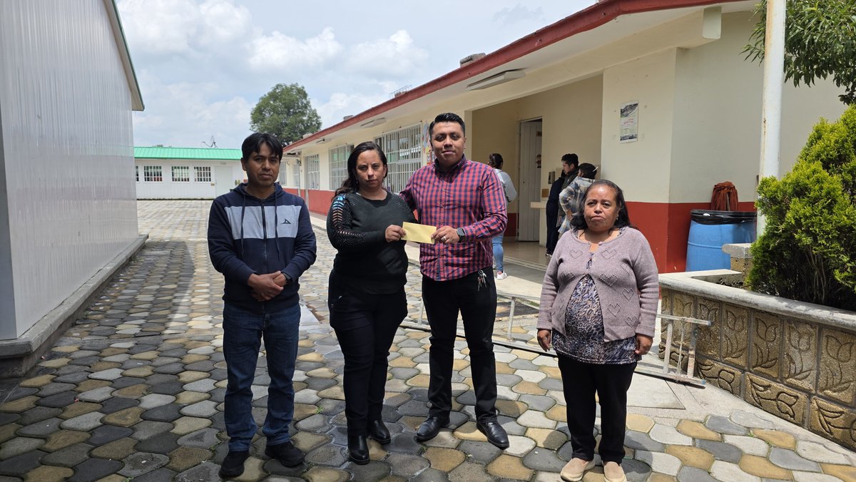 GilFlores22's tweet photo. Los saludo desde la Primaria Bilingüe "Xochitekali".
Atendimos una solicitud de apoyo económico del comite de clausura para lo convivencia de los proximos egresados de este plantel 👦🏽👧🏽

Deseo que se la pasen de lo mejor y sigan preparandose para llegar a lo más alto 🚀😃 https://t.co/loBXpv9Fr0