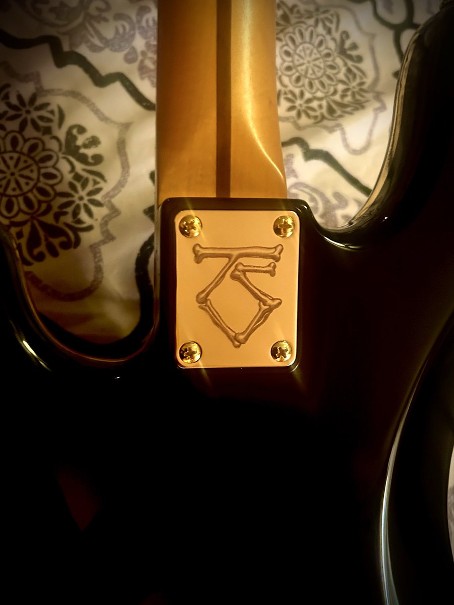 pzutto's tweet photo. One of my Stage basses for upcoming @TwistedSisterNY tour Featuring @sebastianbach ! 
Black and Gold for the 50th Anniversary 🤘😎@BassMagOnline https://t.co/zjYIDnG36y