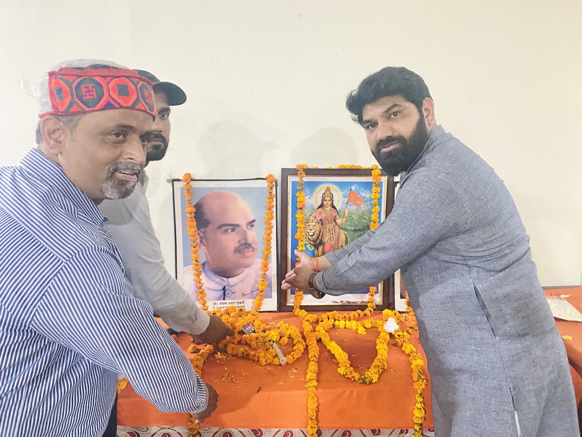 atul_noida's tweet photo. आज #नोएडा_महानगर के कार्यालय सेक्टर 116 पर #डॉक्टर_श्यामा_प्रसाद_मुखर्जी की #125वीं_जयंती के उपलक्ष्य में “कार्यकर्ता सम्मेलन” के कार्यक्रम में सम्मिलित हुआ ।
@PankajSinghBJP @dr_maheshsharma @nawabsnagar @maheshbjpup @NeerajSinghSays #viral #BJP4IND @BJP4India @BJP4UP @BJP4Delhi https://t.co/powMZAOGtE