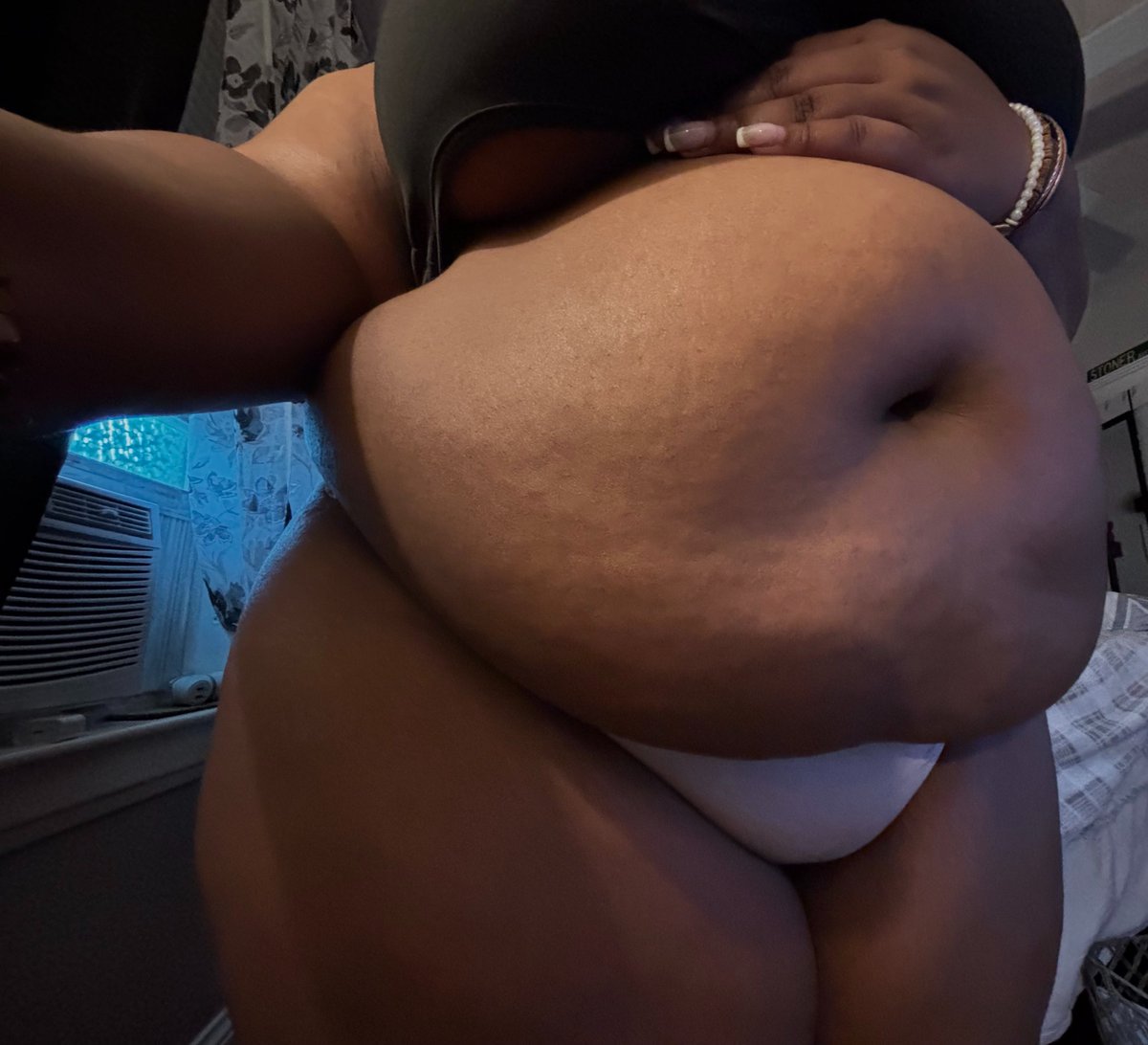 bbwfairyy's tweet photo. thick tummy girl ⭐️ https://t.co/st0rAKuRSh