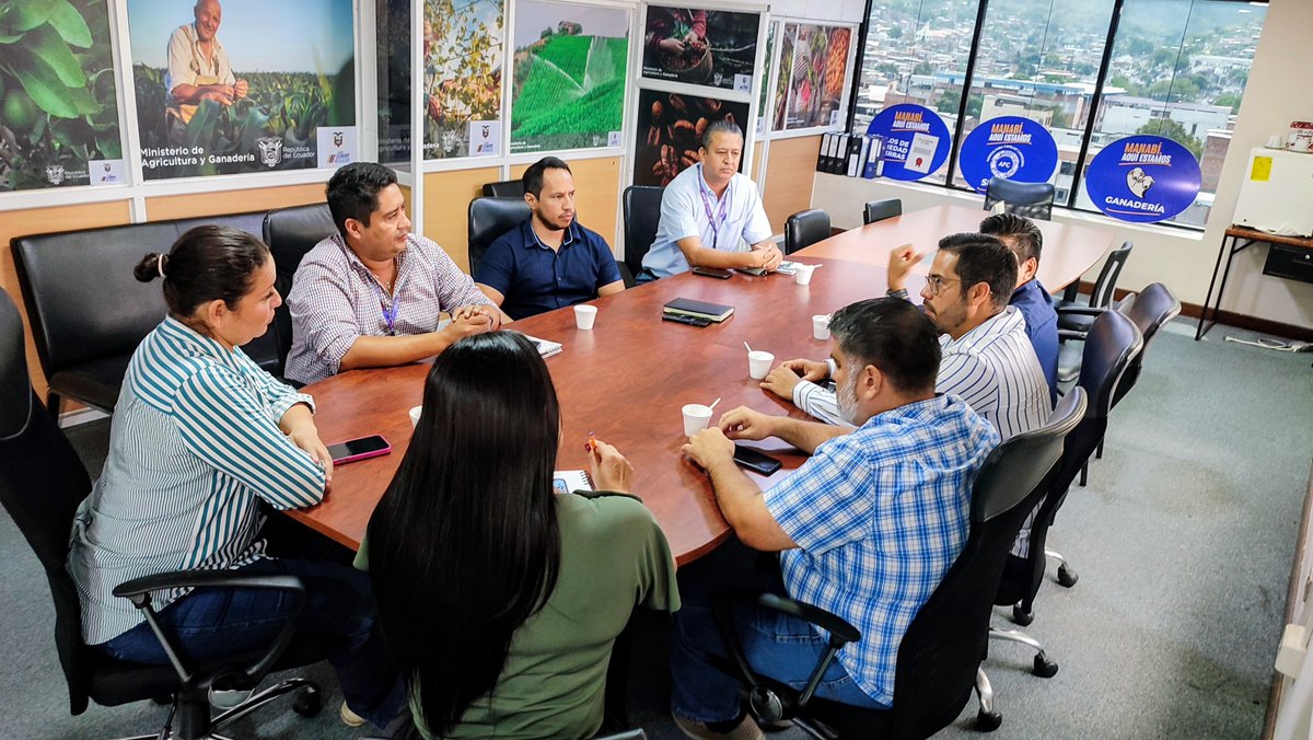 Agricultura_CZ4's tweet photo. #Manabí | Participamos en mesa técnica con funcionarios de la @UleamEcuador, con el objetivo de coordinar acciones para la suscripción de un convenio marco de cooperación interinstitucional. 🇪🇨🇪🇨
#GobiernoDelEcuador https://t.co/qVfiUKoGkB