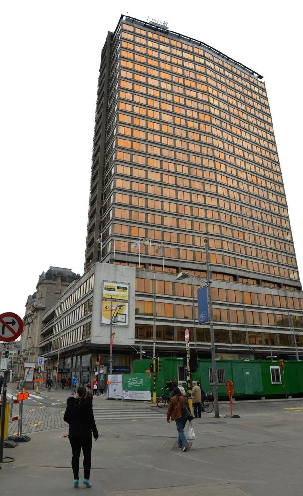 BertrandBibber's tweet photo. @chrisklomp Het vorige gebouw was nog erger. https://t.co/6jrB8p6bIr