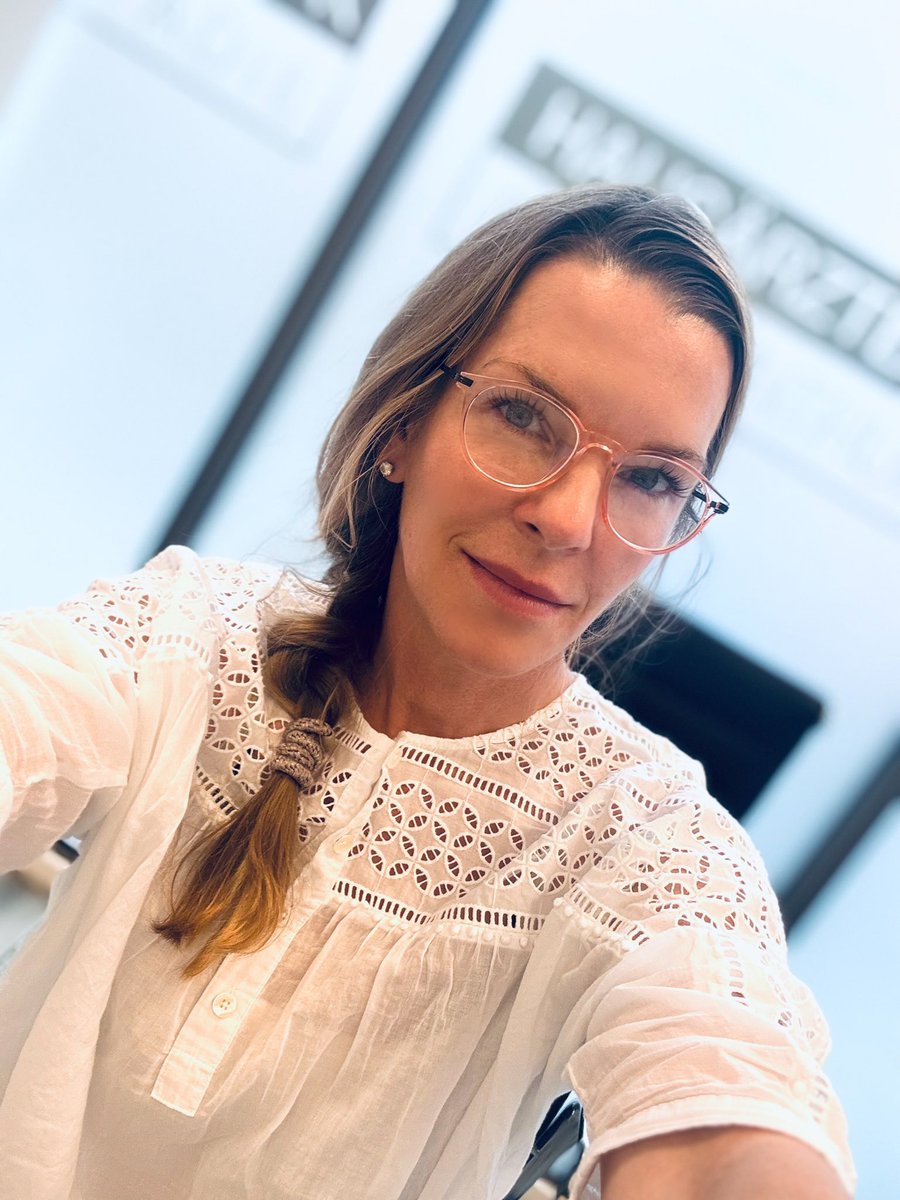 DocGlitz's tweet photo. Wer wissen will, wie es dem deutschen Gesundheitssystem wirklich geht, sollte keine Pressekonferenz besuchen. 
Er sollte einfach mal einen Tag in einer Hausarztpraxis verbringen. Danach erledigen sich viele politische Sonntagsreden von selbst. https://t.co/FIO31YDmZR