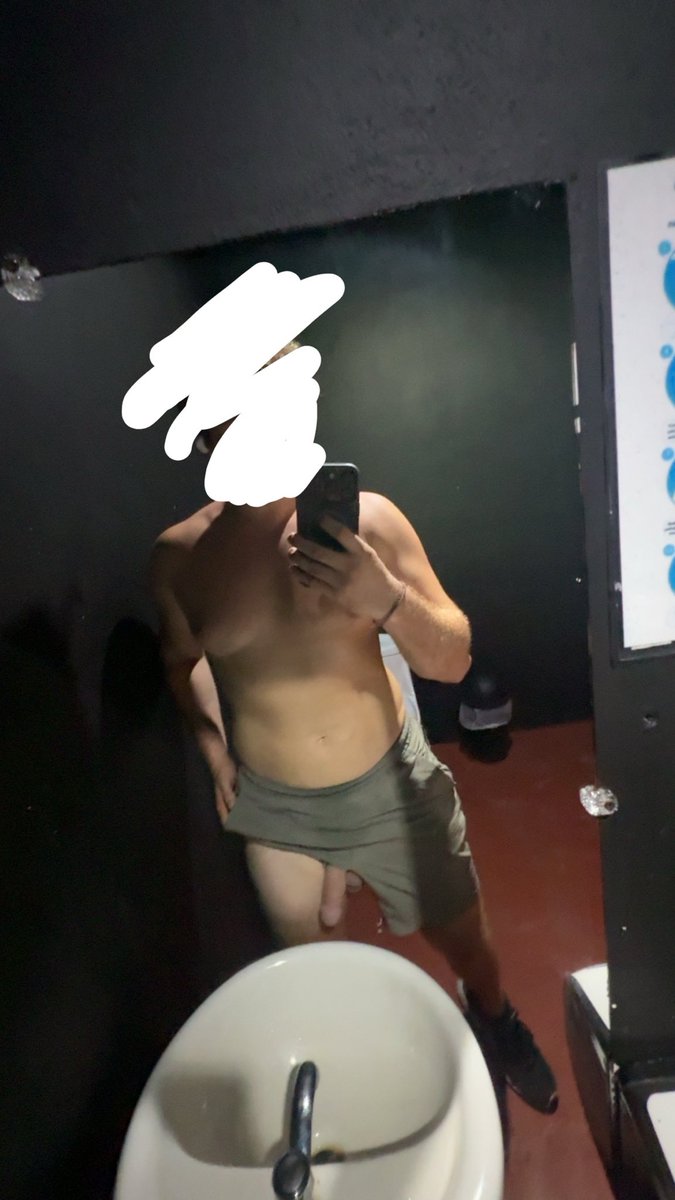 JaketheRipperOF's tweet photo. Who’s gonna come suck my dick while im in the gym bathroom? #gay #bi #onlyfans #dick #teen https://t.co/ysOIq1qITq