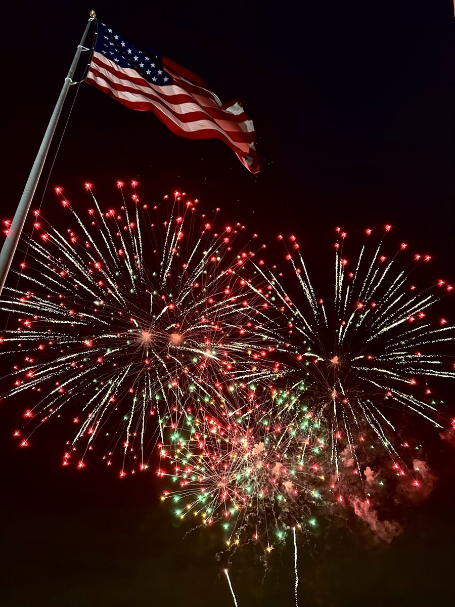 TrumpGolfPhilly's tweet photo. Remembering a unforgettable Fourth of July at Trump Philly!🇺🇸🎆
#fourthofjuly #trumphilly #fireworks https://t.co/K7JnCMQigw