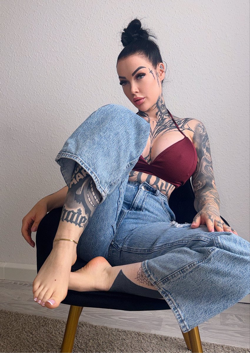 palinaR7's tweet photo. #feets #TattooedBeauty #TattooPrincess #feetfetısh https://t.co/vjf4dvBr3U