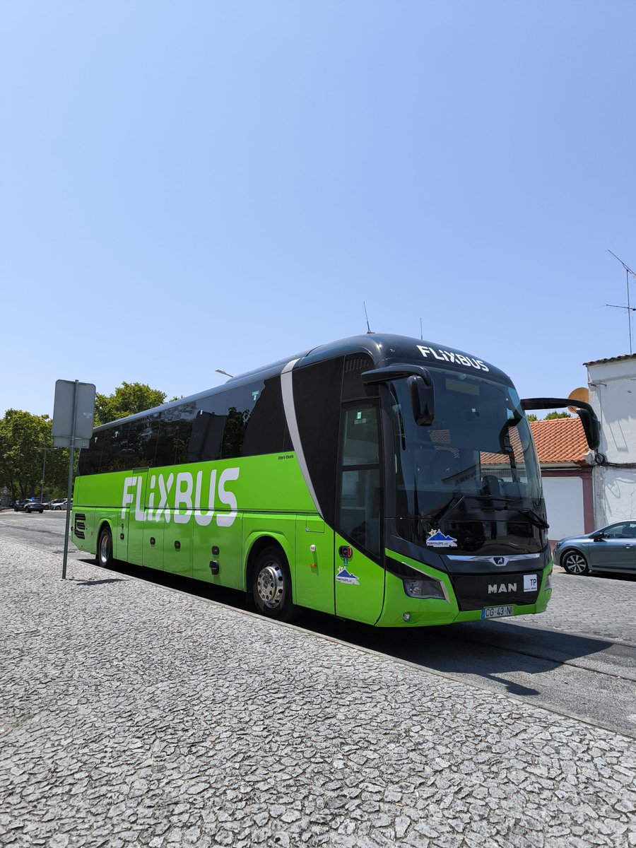 bocky_29's tweet photo. こっちに来てから知った格安バス会社flixbus。ほかにも競合他社があるんだろうけど冗談みたいに安い。ユーレイルパスなんか買うんじゃなかったよ。omioというアプリで検索すると、ヨーロッパではかなり安く移動できる。#flixbus　#omio　#ヨーロッパバス移動　#格安バス https://t.co/5UcrkFbA20
