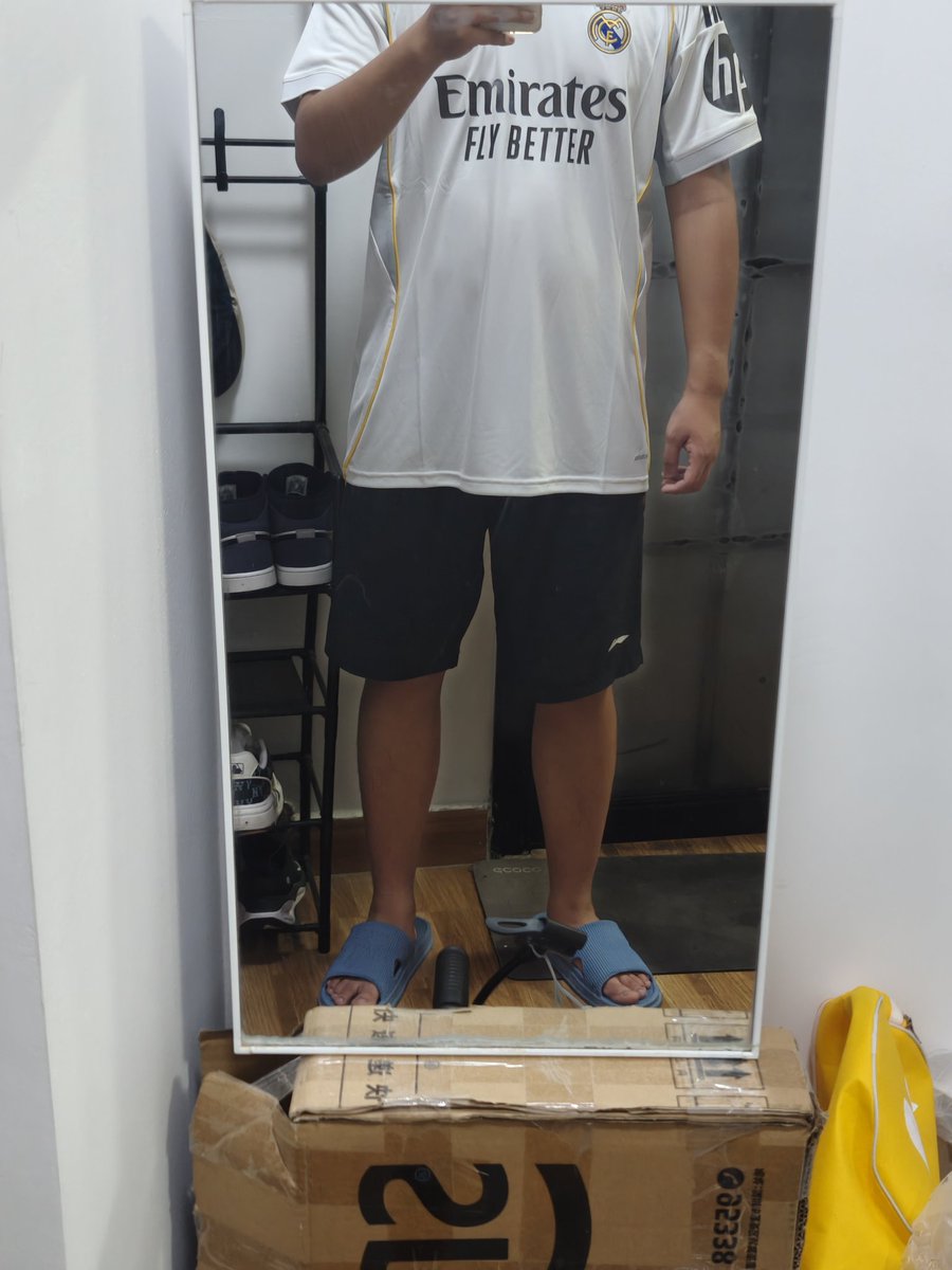 bhxctan's tweet photo. 买大了一码，没得小一码的换了，只能靠自己看习惯了，oversize也挺好的（bushi https://t.co/fTYuntyyWg