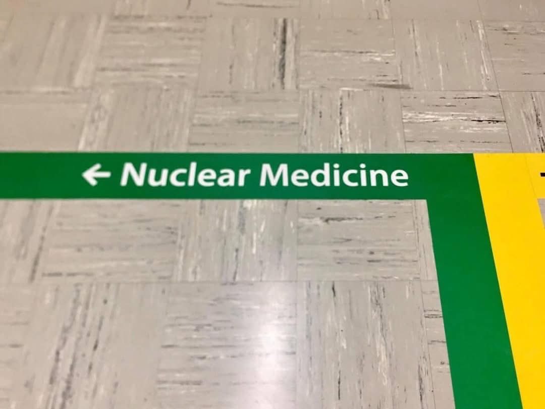 JeffreyLuscombe's tweet photo. 2019 my respirologist found a lump in my neck. Went downstairs immediately for an ultrasound. Two weeks later a biopsy. Two months later cancer surgery. Followed by radiation. Followed by follow-ups with oncologist and endocrinologist. Fine today! My bill: $ 0.00 🇨🇦 #cdnpoli https://t.co/f5jaZVZ5pX