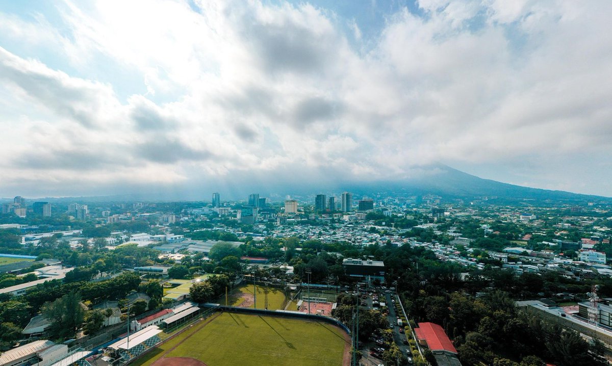 esinformativo's tweet photo. Lluvias y tormentas previstas para la semana en El Salvador: pronóstico de el niño y canícula prolongada 
https://t.co/tHOD8HmRT1 https://t.co/qxRtFTi35w