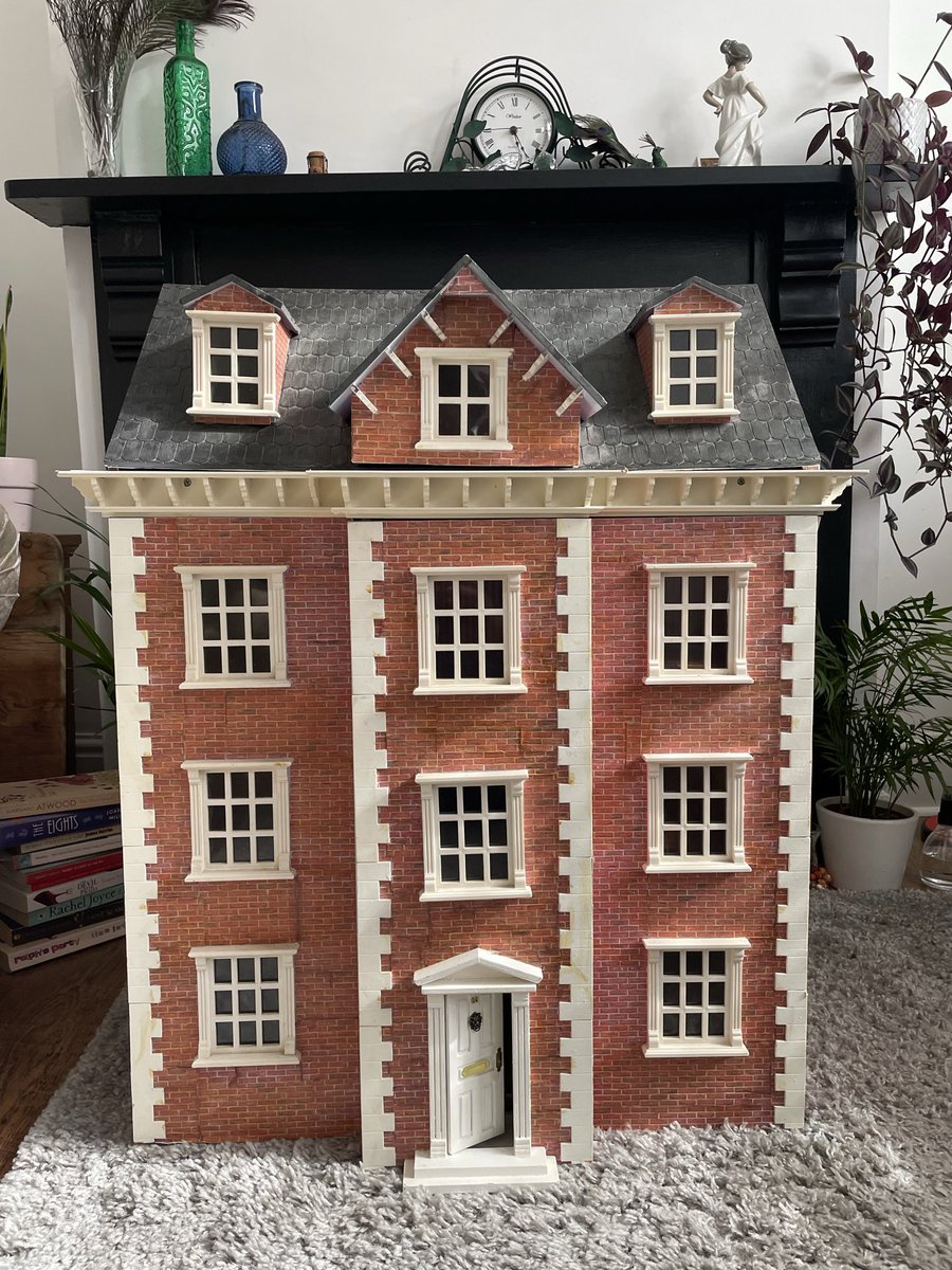 ErinGreenAuthor's tweet photo. Today, I bought a house! Cash payment. It needs some work on the exterior and a tidy up inside but worth every penny. Beatrix Potter owned a doll’s house and now, so do I! 🏠💕
#DollsHouse https://t.co/gjeYkQvpVT