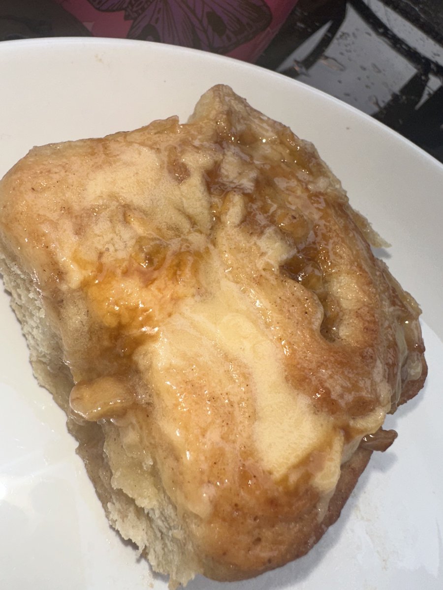 Leah__Lavish's tweet photo. Is there any better comfort food pairing? #morningtreats #cinnamonbuns #coffeeandtreats #butterflymug #perfectpairing https://t.co/Xiw9TSujBx