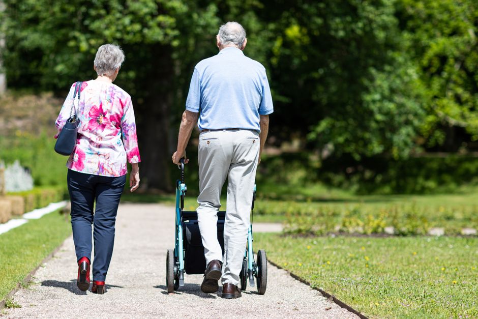kpfresno's tweet photo. Walking offers a wide range of health benefits as we age. From muscle health and nervous system function, to cardiovascular and cognitive health, it's important to keep moving. @KPFresno geriatrician, Dr. Amit Saini, and other experts share more w/ NPR: https://t.co/vMDYekDdHJ https://t.co/c4sqf03XEk