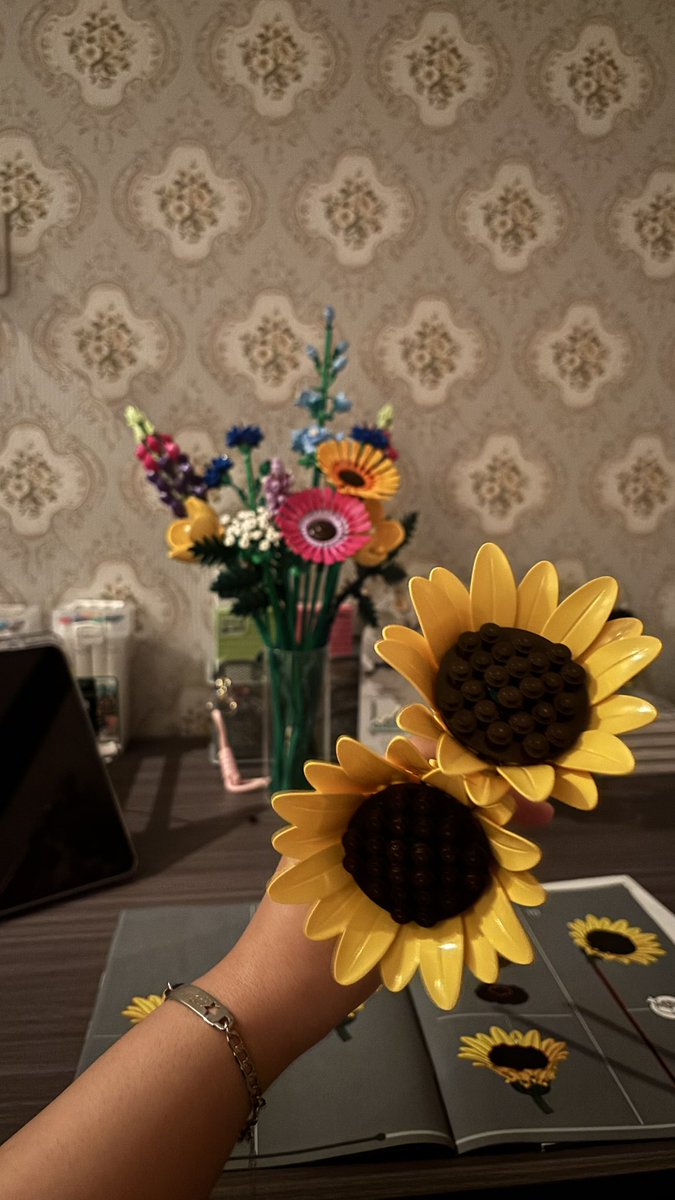 0r1x_'s tweet photo. Lego 🌻 Lego 🌻 Lego 🌻 Lego 🌻 Lego 🌻 https://t.co/chW0e3akHD
