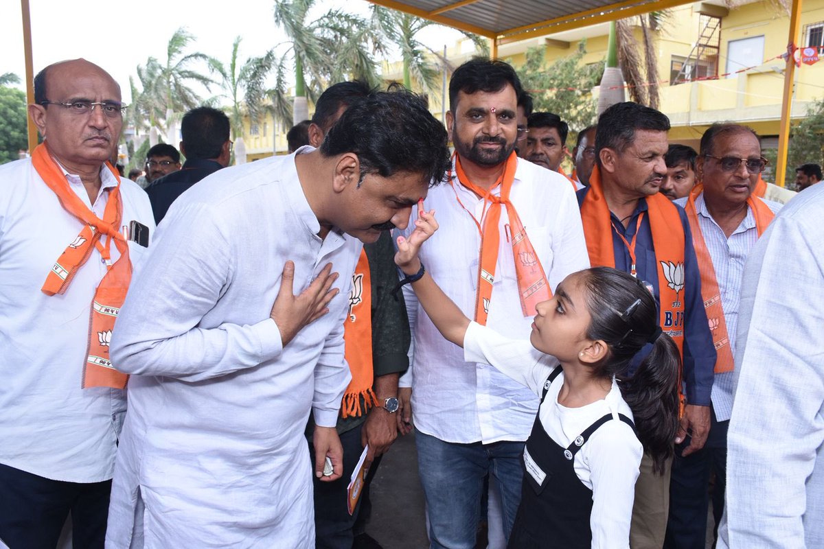 isureshvasara's tweet photo. પંડિત દીનદયાલ ઉપાધ્યાય પ્રશિક્ષણ મહાઅભિયાન ૨૦૨૬ અંતર્ગત જામનગર ખાતે જામનગર જિલ્લા, જામનગર તાલુકો, જામજોધપુર શહેર અને લાલપુર તાલુકાના પ્રશિક્ષણ વર્ગમાં વક્તા તરીકે હાજરી આપી. https://t.co/TP8p4Hpx1P