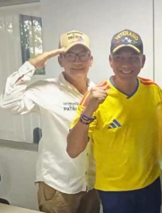 NelsonEArevalo's tweet photo. Gral @generalmora11 hijo de Norte de Stder: su llegada al Min de Defensa honra a la Fuerza Pública. Es la persona idónea, que conoce la institución y representa la esperanza de recuperar la autoridad Aquí hay un pueblo dispuesto a rodearlo para construir Patria #FirmesPorLaPatría https://t.co/MJDzTZ2u6r