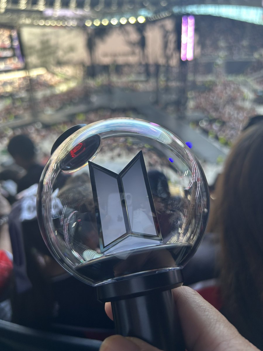 archive_purple's tweet photo. I’m in ❤️❤️❤️❤️❤️
#BTS_WORLDTOUR_ARIRANG_LONDON https://t.co/FckZbXoe0k