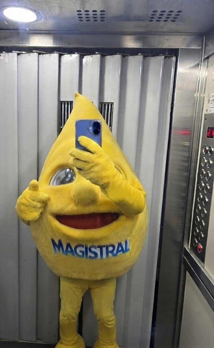 magistralarg's tweet photo. Ayer caí a un tenedor libre así, cuando entré como que todos se peleaban por lavar los platos conmigo https://t.co/AwcdK1scvt