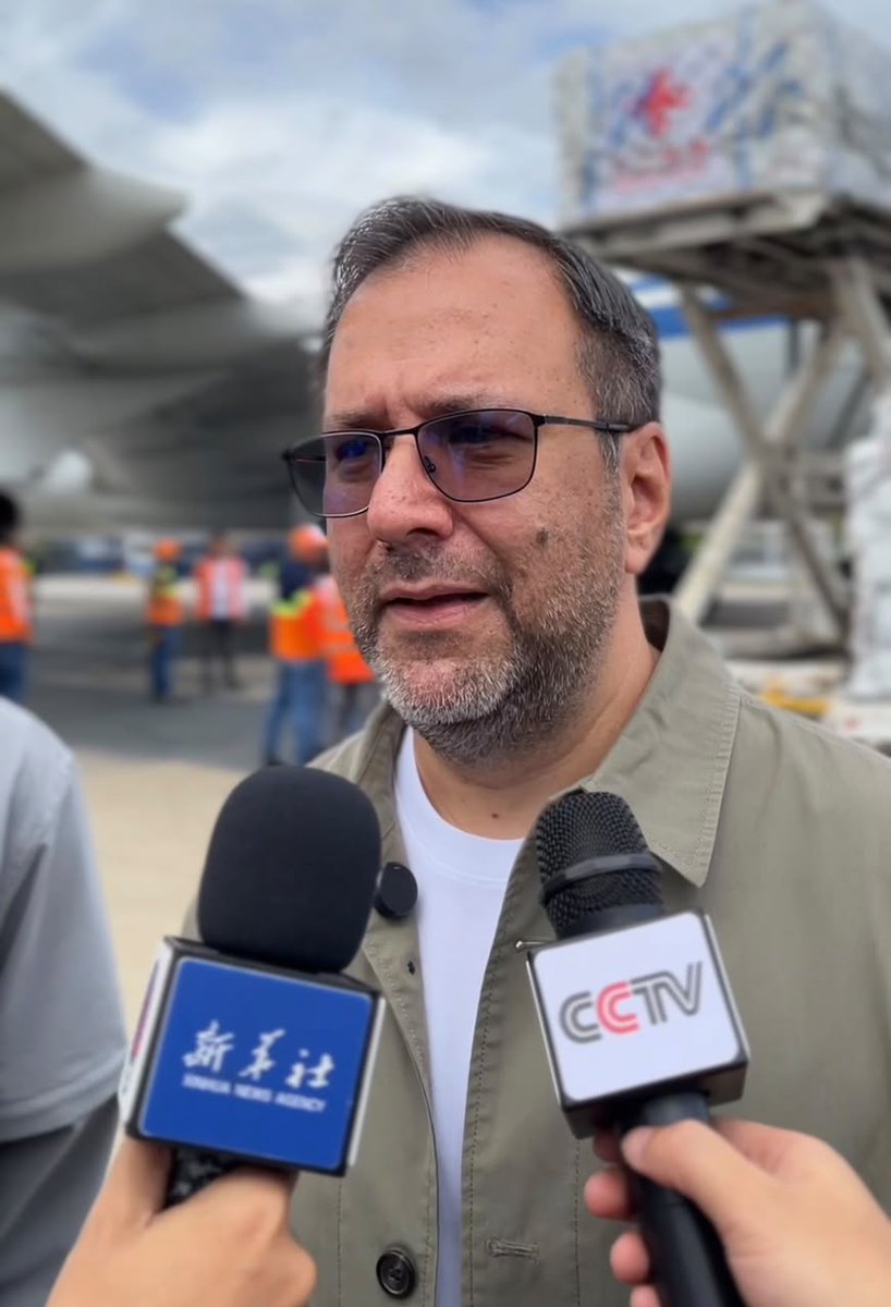 Cancilleria_ve's tweet photo. 📰#Noticia | Canciller Yván Gil: Mantengamos la unidad y la movilización, Venezuela no está sola

El canciller destacó la valentía de los venezolanos en estos momentos

https://t.co/56USlUo7NH https://t.co/VpunGi7FYG