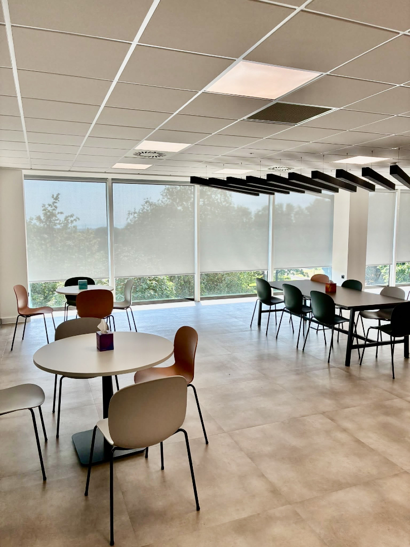 BlindsBySolar's tweet photo. We had the pleasure of fitting these stunning screen roller blinds recently at @xeinadin 's offices 🧡 A perfect solution for sun protection, privacy and maintaining your views ☀️ https://t.co/4iDcesb89W
