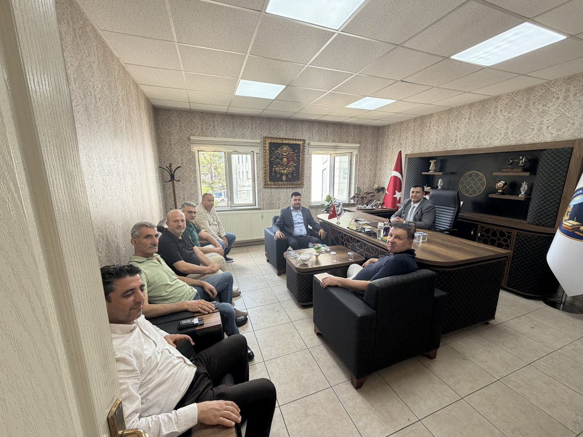nabicadirci's tweet photo. Şanlıurfa konfeksiyon odası Bşk Mehmet palalıoglu hayırlı olsun ziyaretimiz @Ahmet_Davutoglu @GelecekPartiTR @EsenerFerhat @reyhanacikgz @MPalalioglu https://t.co/hIdflMeJWu
