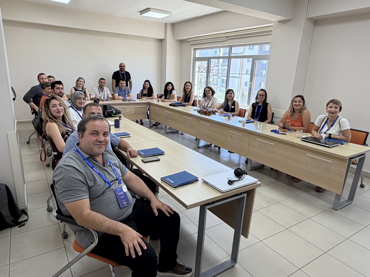 CokluOmer's tweet photo. 🚀 Manisa'da Tekno Girişimcilik Rüzgârı Başladı!
YEĞİTEK bünyesindeki ETKİM Genç Tekno Girişim Programı kapsamında düzenlenen "Tekno Girişimcilik Eğitici Eğitimi"nin ikincisi Manisa’da start aldı.
 📅 6-10 Temmuz 2026
 👥 45 ilden 57 öğretmen katılıyor
 ⏱️ 5 gün / 40 ders saati https://t.co/jAEWqeXxtV