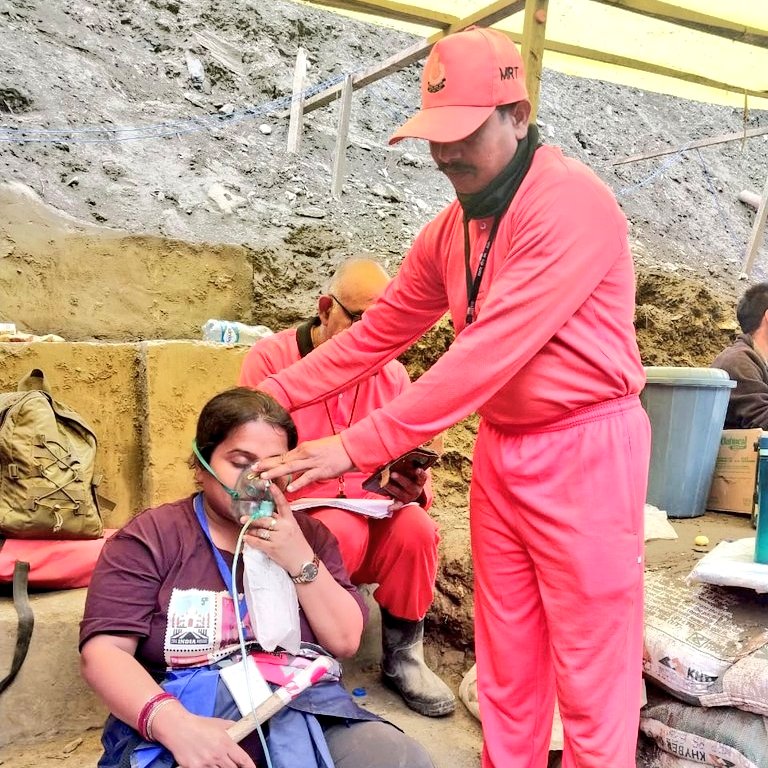 SSBSHQSRINAGAR's tweet photo. #SSB MRTs continued their humanitarian mission during #SANJY2026, providing oxygen therapy, pre-hospital treatment (PHT), first aid, stabilization, &amp; evacuation to distressed pilgrims. Today: 695 pilgrims assisted. Every Rescue Reflects Our Resolve. Every Life Inspires Our Duty. https://t.co/TUeJv3yH2f