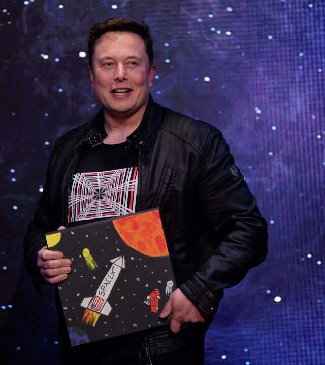 804Qadi89968's tweet photo. Be honest 👇 

🚀 If Elon invited you to visit Mars tomorrow, with kite 🪁,would you go?

🅰️ Absolutely! 🔴
🅱️ I'll stay on Earth 🌍 https://t.co/3V94wzbnLq