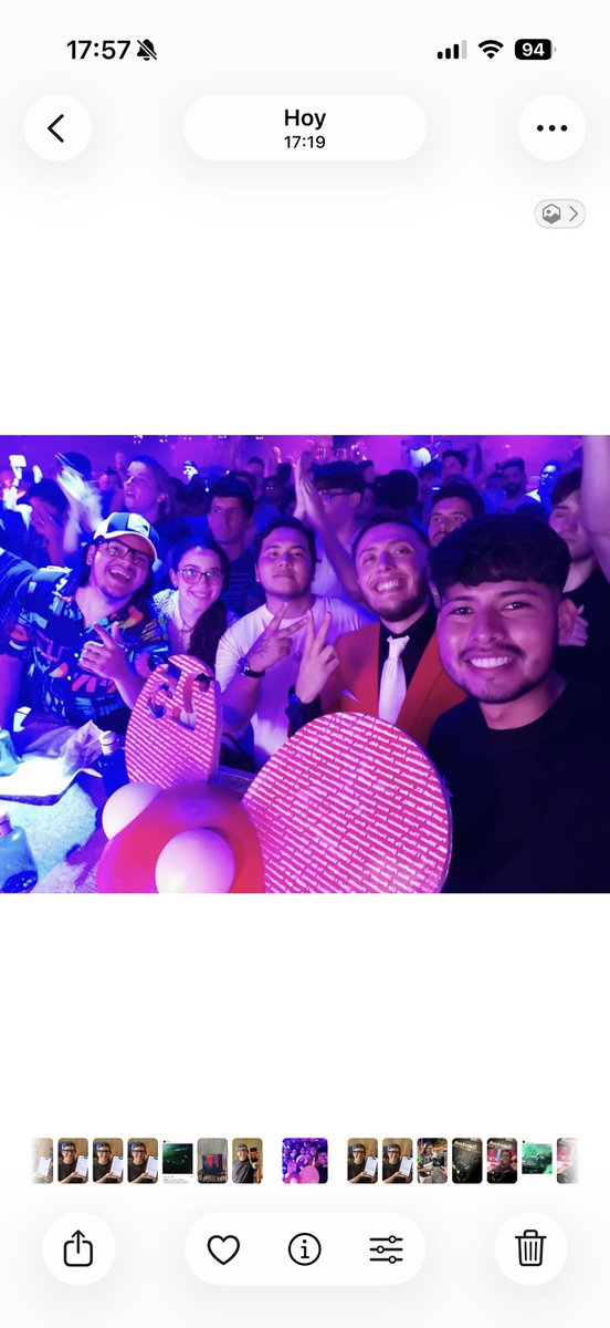 cdcvlogs's tweet photo. Me complace anunciar que soy el primer venezolano en firmar en la icónica disquera de deadmau5 … ¡estoy en @mau5trap! 

https://t.co/KSorSYoK4d https://t.co/Uv2ootCTAd