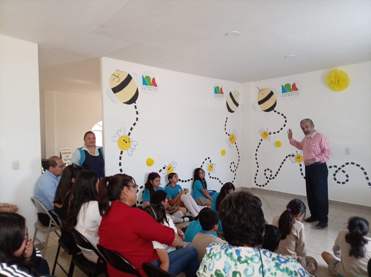 docgerardoreyes's tweet photo. GRACIAS POR LA INVITACIÓN, FUE UNA GRAN EXPERIENCIA Liceo Raymond Cattell primaria 🎓 https://t.co/iZcRDjKOur
