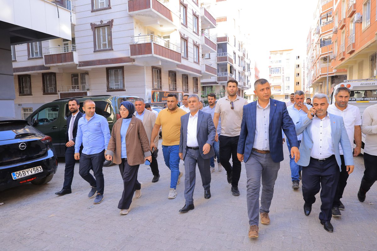 CYAZMAC's tweet photo. 🇹🇷 Bu topraklarda huzur ve güven içinde yaşıyorsak, bunu şehitlerimizin kutlu emanetine, gazilerimizin fedakârlığına borçluyuz.

Vatanımızın birliği, milletimizin istiklali ve bayrağımızın ilelebet göklerde dalgalanması uğruna büyük fedakârlık gösteren kıymetli gazimiz Sait Kızılboğa ve değerli ailesini Viranşehir’de ziyaret ettik.

Gazilerimiz, milletimizin yaşayan kahramanları, istiklal ve istikbal mücadelemizin en kıymetli şahitleridir. Onların duasını almak, hâl ve hatırlarını sormak, her daim yanlarında olmak bizler için büyük bir onur ve vefa borcudur.

Rabbim gazimize sağlıklı, huzurlu ve hayırlı bir ömür ihsan eylesin. 

Aziz şehitlerimizi rahmet, minnet ve dualarla yâd ediyor, kahraman gazilerimize şükranlarımı sunuyorum.

Ziyaretimize eşlik eden Viranşehir İlçe Başkanımız Lütfi Bağcı, Önceki Dönem İlçe Başkanımız Ali Tekin, Gençlik Kolları Başkanımız Sinan Özdemir ve Şehit ve Gaziler Derneği Başkanımız Fethi Ekinci’ye teşekkür ederim.

@RTErdogan @Akparti @abuyukgumus @lutfibagci @SongulBurun @sinanozdm1r63 @alitekin_63