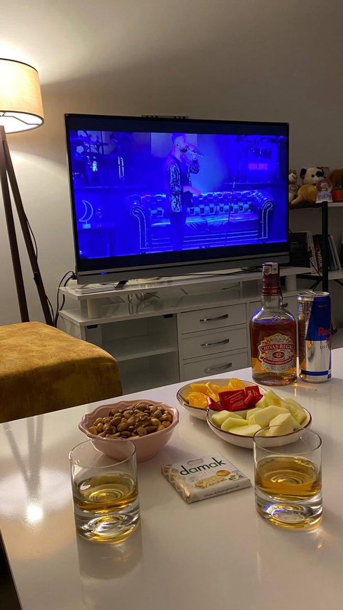 deepnightona35's tweet photo. Güzel bir iş çıkışı keyfi 🥃 • 20:05 https://t.co/VDAfHoePWC