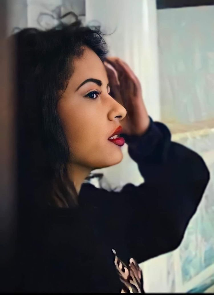 SelenaQperez92's tweet photo. Selena photographed in 1994❣️ https://t.co/IfWl9bYyK3