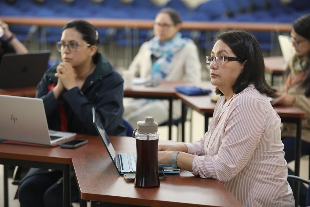 Caces_Ec's tweet photo. 📌Tangya Tandazo, consejera del #CACES, desde la @Uni_Indoamerica lidera el II Taller de la Estructura Conceptual de la Carrera de Psicología, en el campo de salud y bienestar. 

Académicos del país analizan el diseño de la evaluación para el ejercicio profesional. https://t.co/SS71zaDbhY