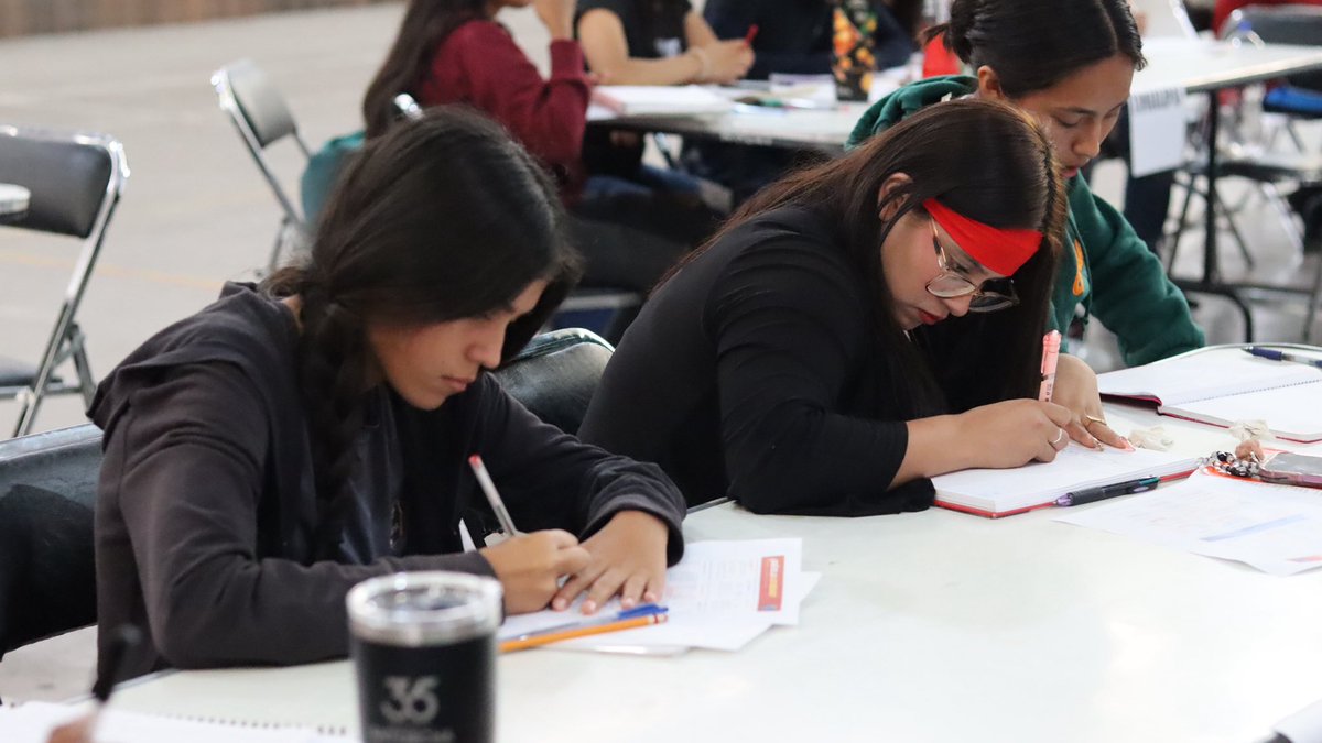 FNERRRSLP2's tweet photo. #AlMomento 

Da inicio el Curso de Fenerianos en el Regional Norte. ❤️‍🔥

Agradecemos a la maestra Atenea por siempre estar a disposición de enseñar a los jovenes fenerianos. 

❤️‍🔥🔥✊🏽

📷: Fotogalería ✨ https://t.co/8NeWwcoEBN