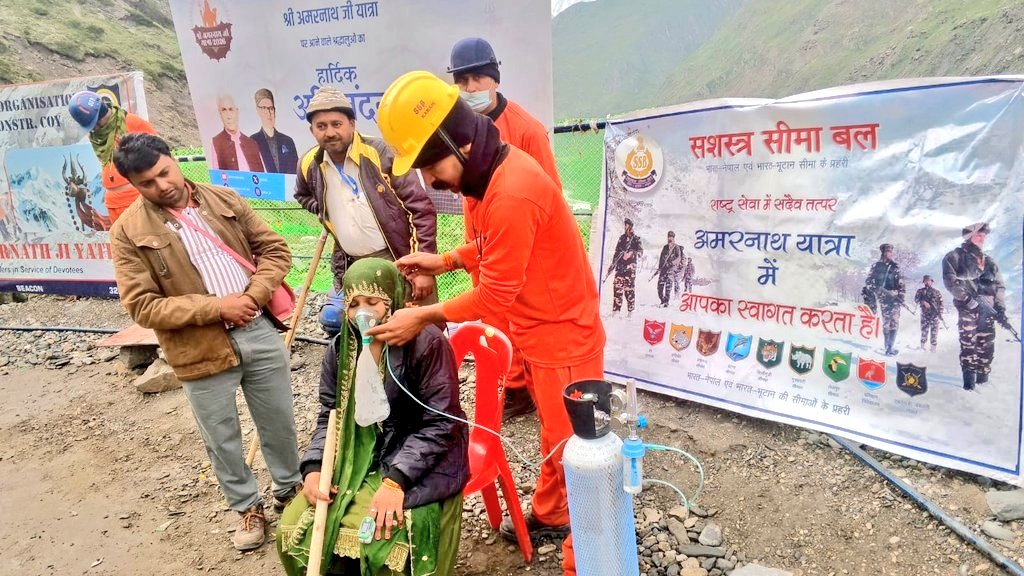 14bnssb's tweet photo. #SSB MRTs continued their humanitarian mission during #SANJY2026, providing oxygen therapy, pre-hospital treatment (PHT), first aid, stabilization, &amp; evacuation to distressed pilgrims. Today: 695 pilgrims assisted. Every Rescue Reflects Our Resolve. Every Life Inspires Our Duty. https://t.co/Muhc2kzGJY